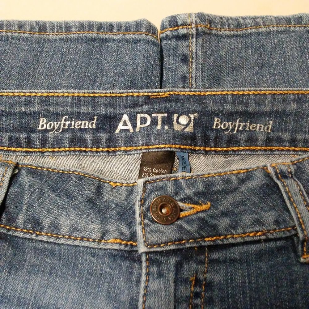 RESALE LOTS | 5 Assorted Pre-Loved Women Jeans - Picture 3 of 16